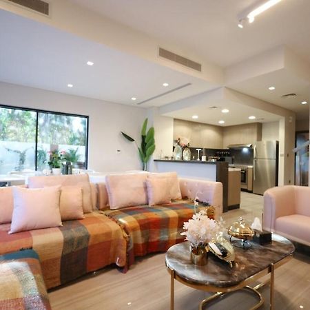 Stunning 4 Bed Villa, Private Pool, Damac Hills Dubai Exterior foto