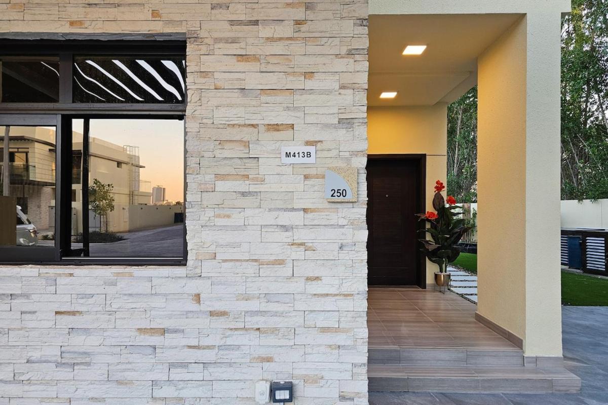 Stunning 4 Bed Villa, Private Pool, Damac Hills Dubai Exterior foto