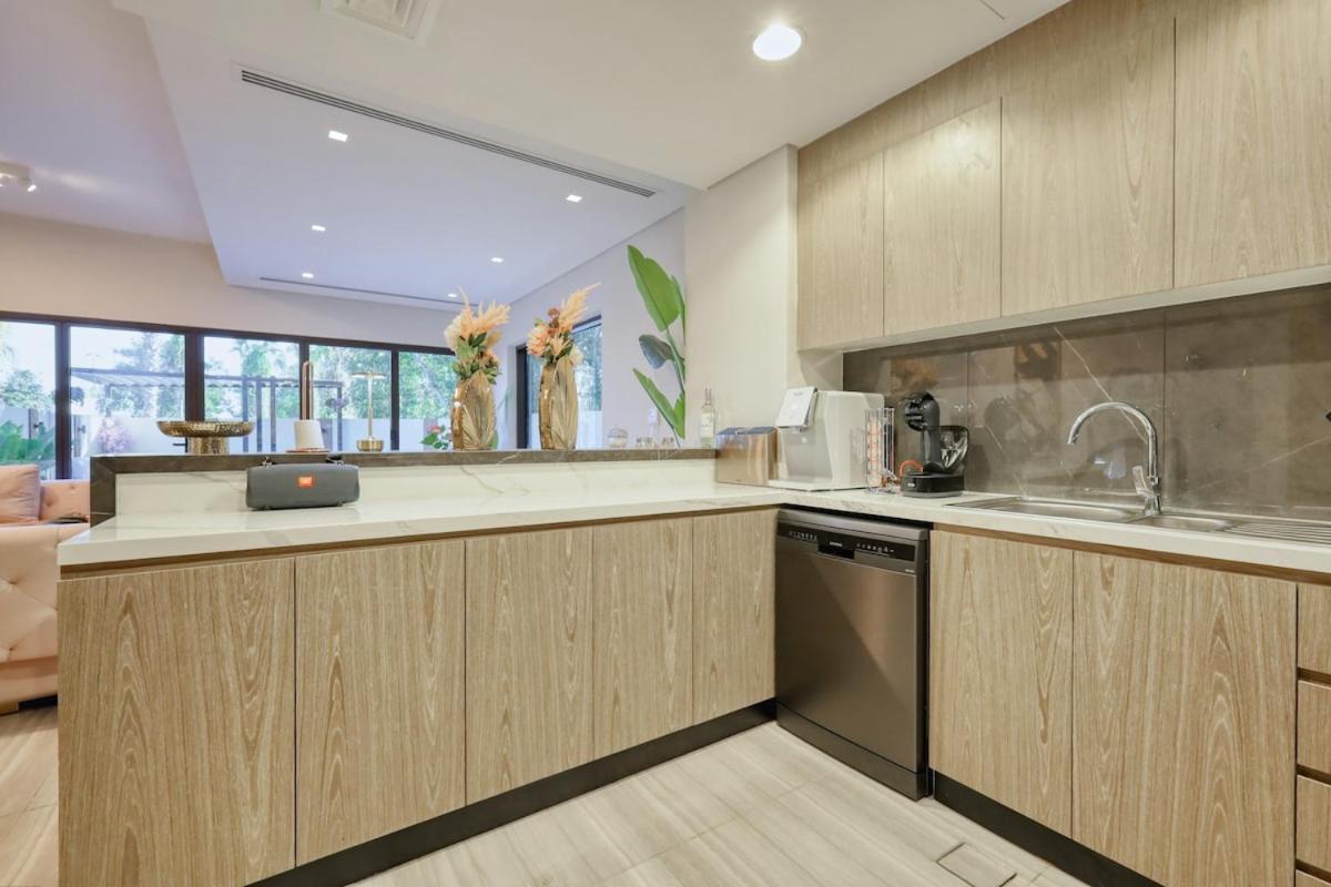 Stunning 4 Bed Villa, Private Pool, Damac Hills Dubai Exterior foto