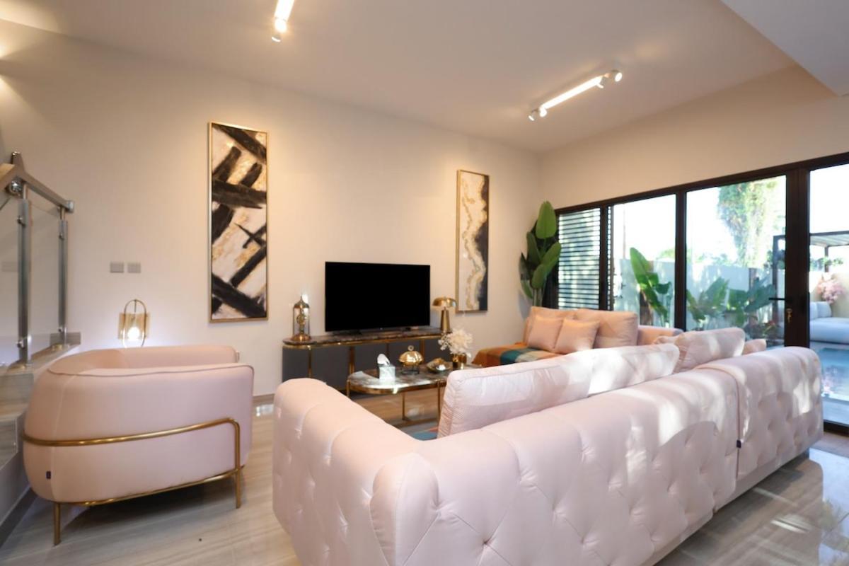 Stunning 4 Bed Villa, Private Pool, Damac Hills Dubai Exterior foto