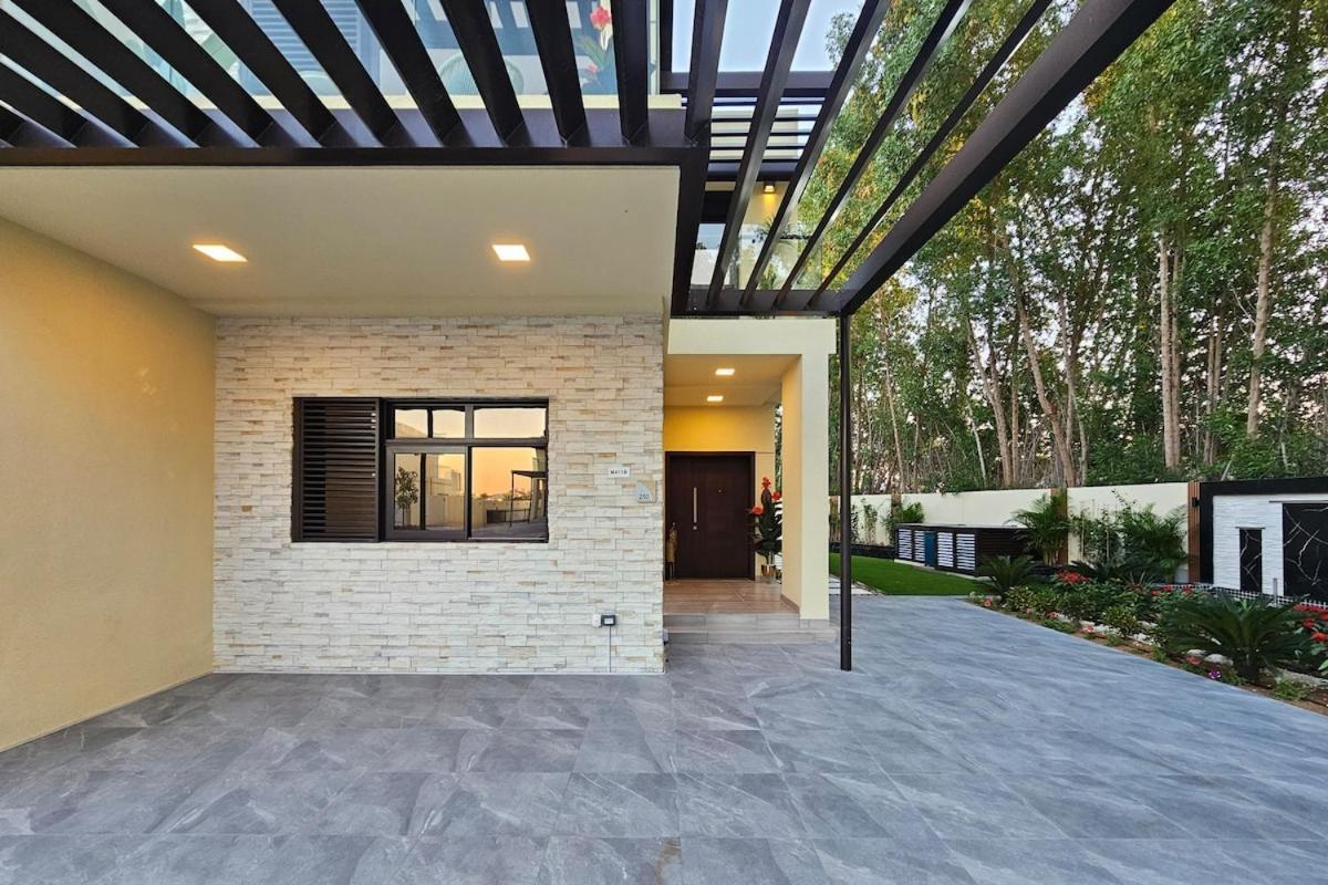 Stunning 4 Bed Villa, Private Pool, Damac Hills Dubai Exterior foto
