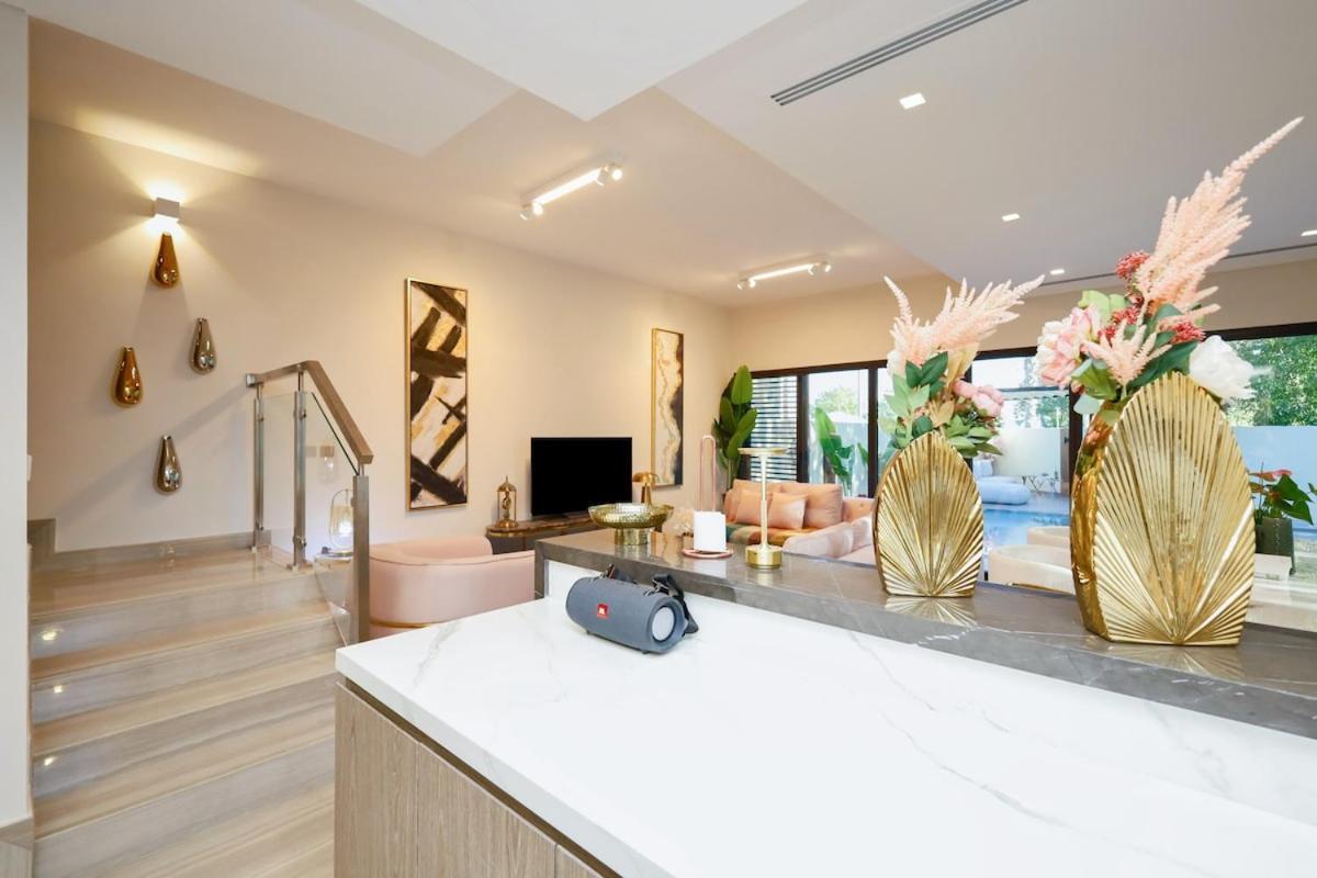 Stunning 4 Bed Villa, Private Pool, Damac Hills Dubai Exterior foto