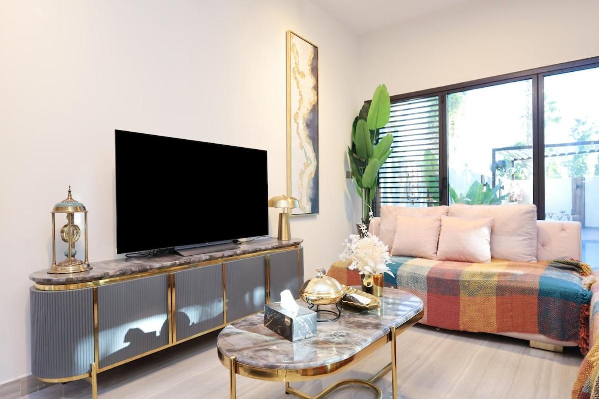 Stunning 4 Bed Villa, Private Pool, Damac Hills Dubai Exterior foto