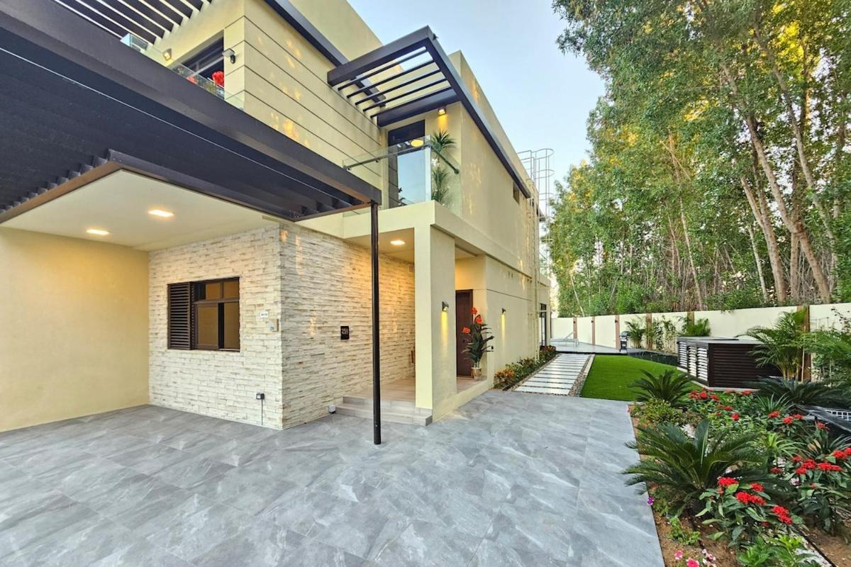 Stunning 4 Bed Villa, Private Pool, Damac Hills Dubai Exterior foto