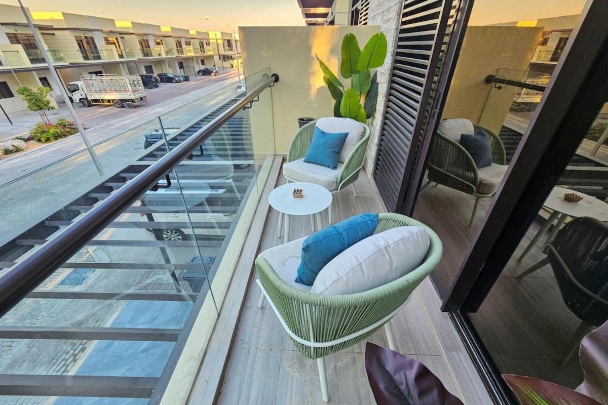 Stunning 4 Bed Villa, Private Pool, Damac Hills Dubai Exterior foto