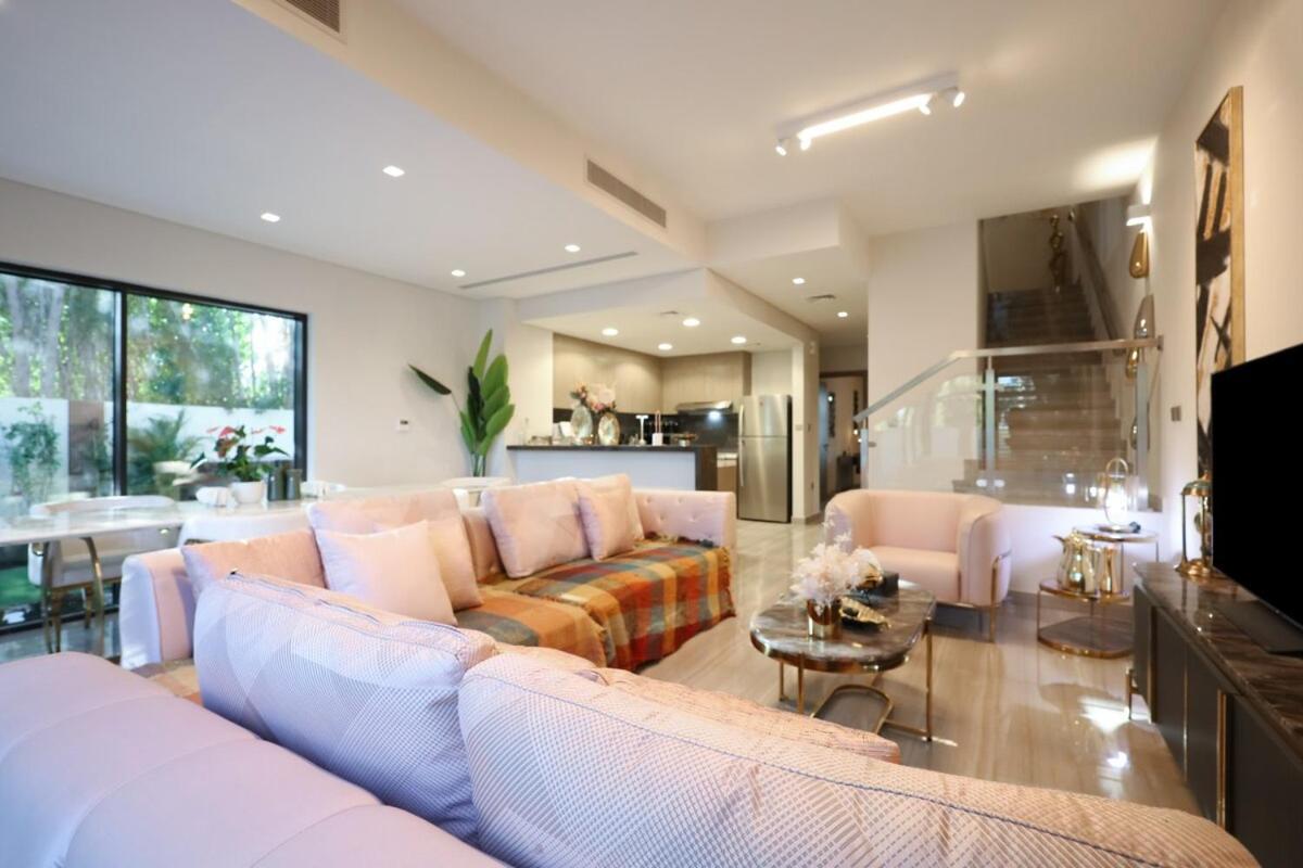 Stunning 4 Bed Villa, Private Pool, Damac Hills Dubai Exterior foto