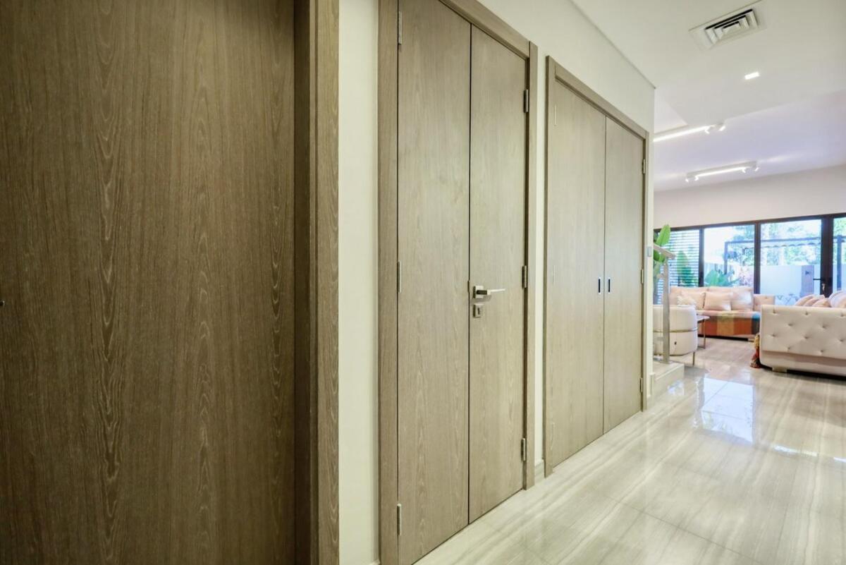 Stunning 4 Bed Villa, Private Pool, Damac Hills Dubai Exterior foto
