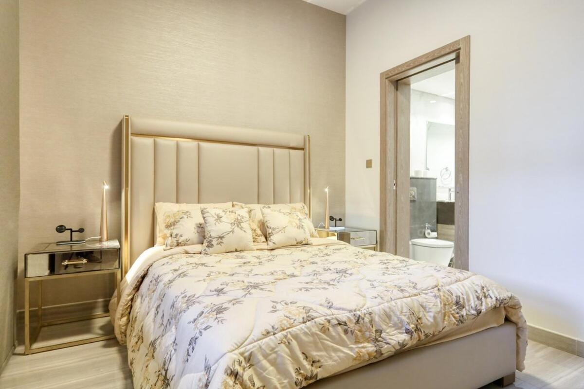 Stunning 4 Bed Villa, Private Pool, Damac Hills Dubai Exterior foto