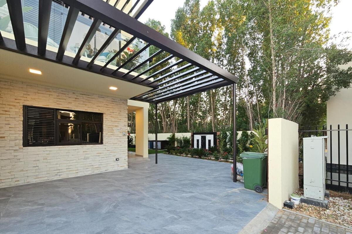 Stunning 4 Bed Villa, Private Pool, Damac Hills Dubai Exterior foto