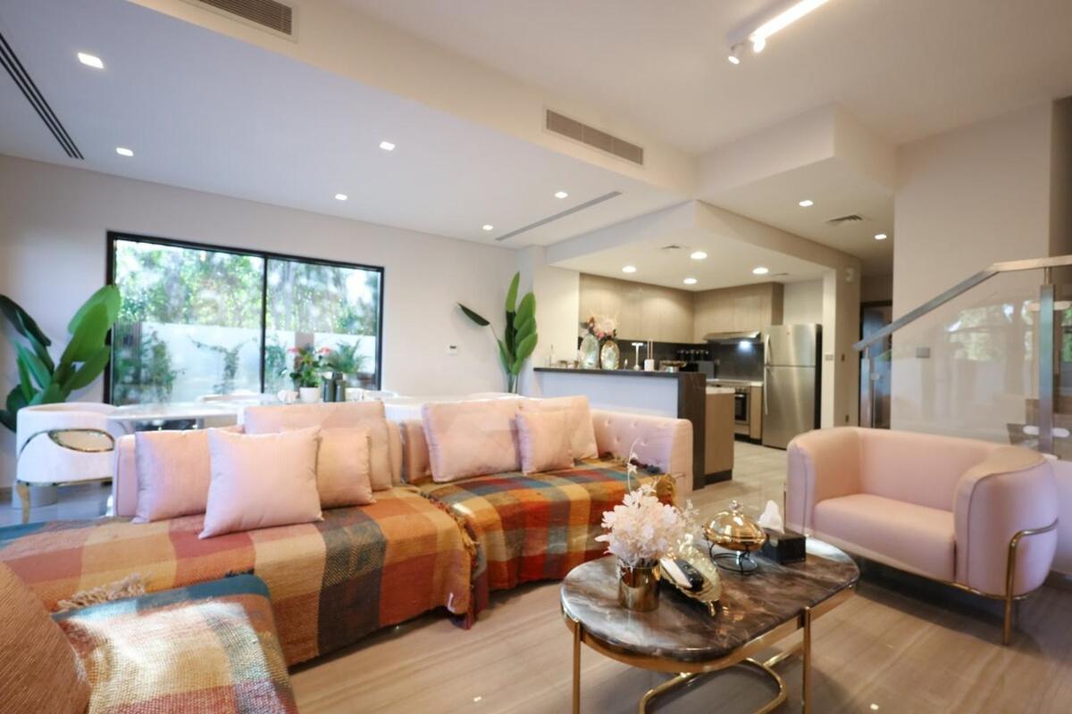 Stunning 4 Bed Villa, Private Pool, Damac Hills Dubai Exterior foto