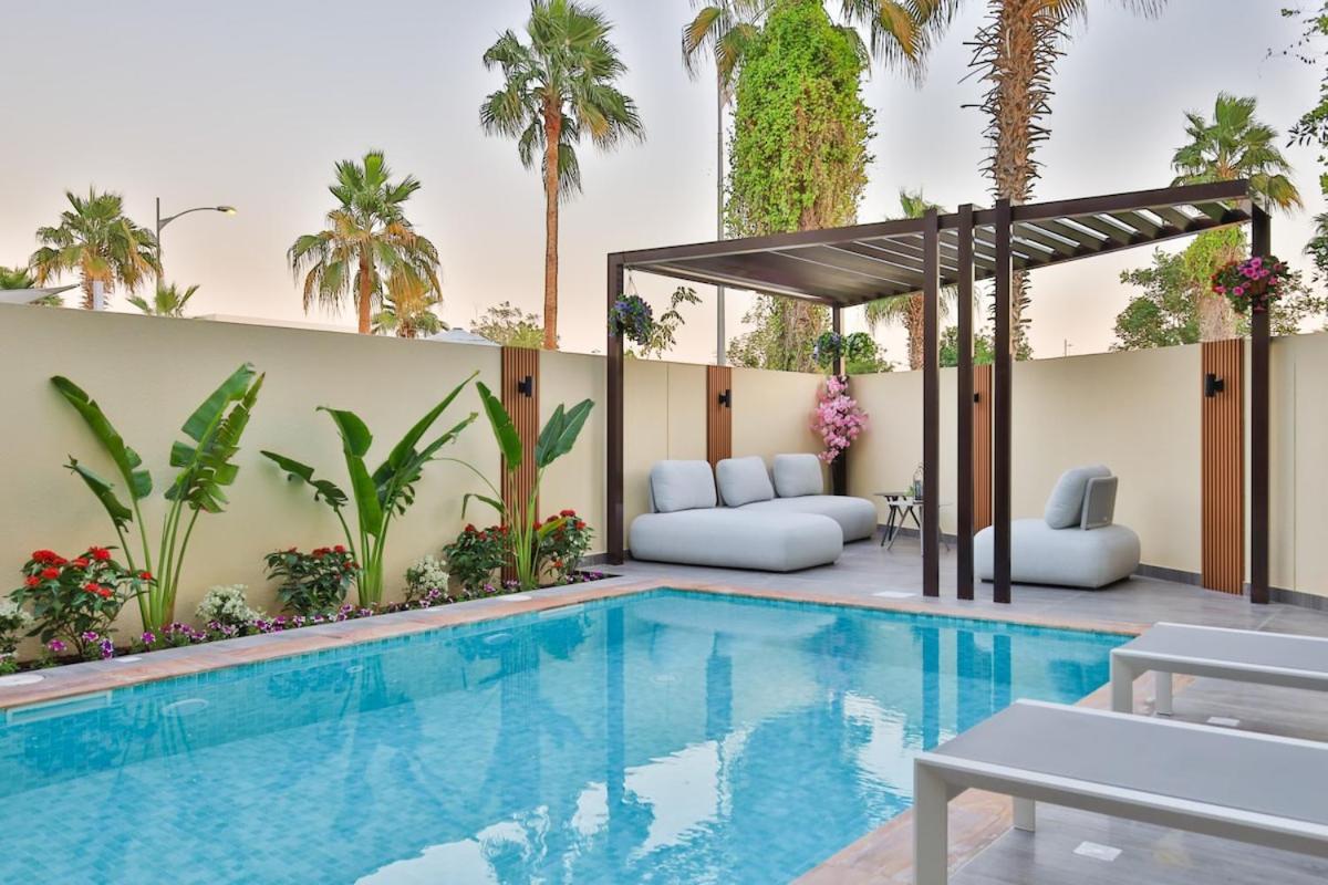 Stunning 4 Bed Villa, Private Pool, Damac Hills Dubai Exterior foto